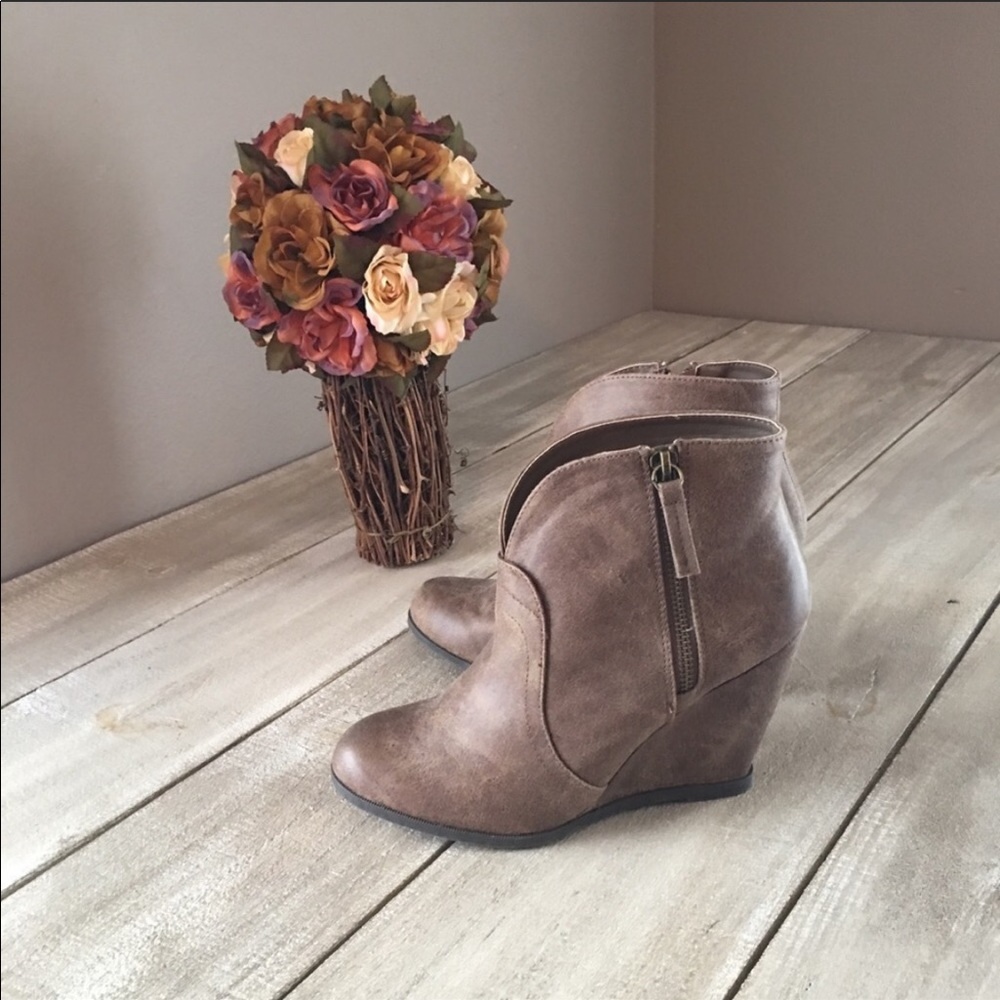 Gorgeous Tan/Brown Wedge Booties